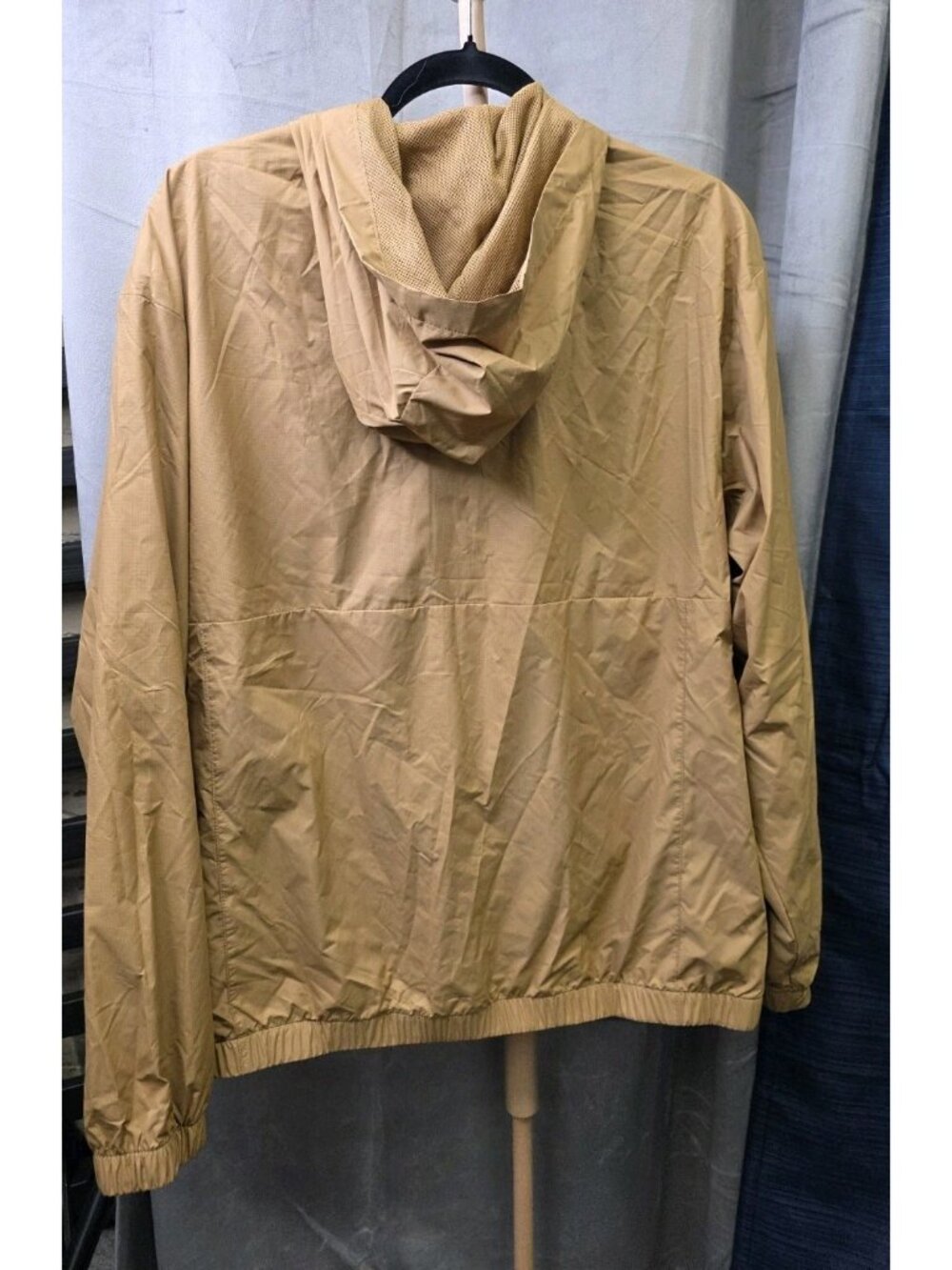Men's Windbreaker Jacket - All In Motion. Size LARGE. wl259 - Picture 3 of 5
